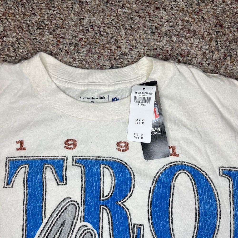 Abercrombie & Fitch Detroit Lions NFL White and Blue Game Tee Size XL NWT - Picture 3 of 6